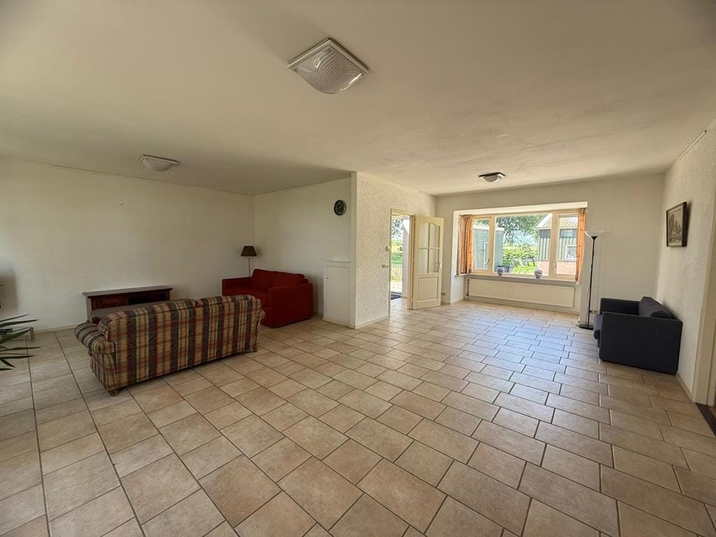 Photo 4 of Waver 3-B