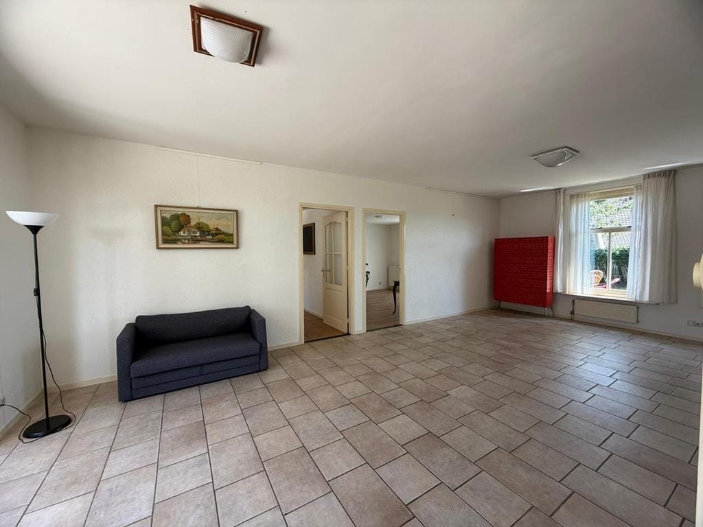 Photo 5 of Waver 3-B