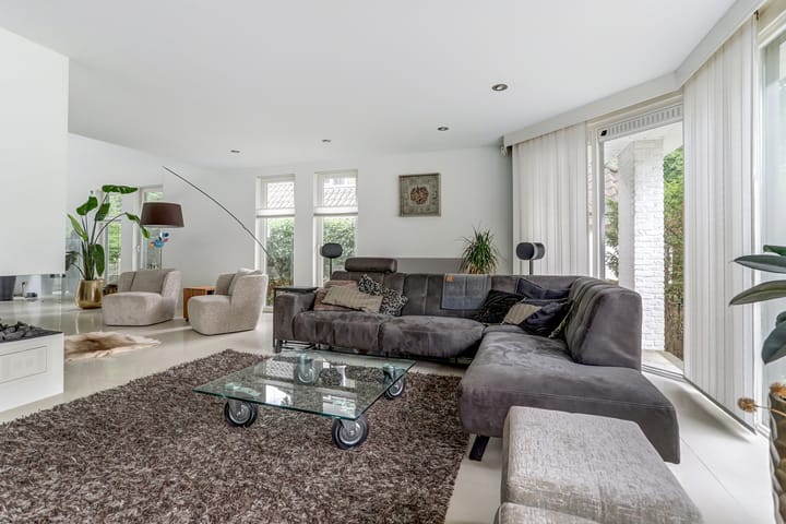 Foto 12 van Floresstraat 15