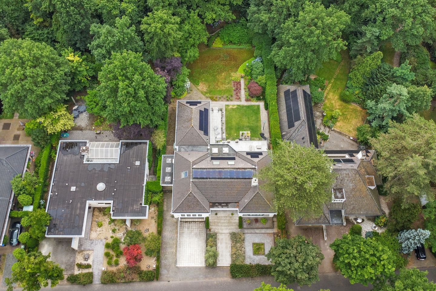 Foto 79 van Floresstraat 15