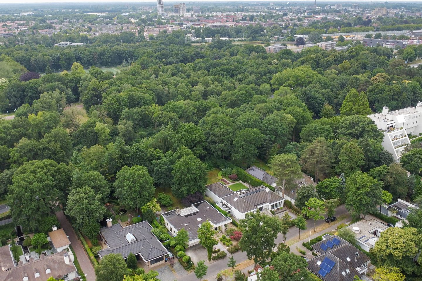 Foto 80 van Floresstraat 15