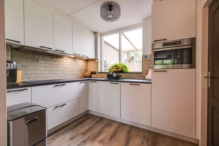 Photo 8 of Hezeweg 48