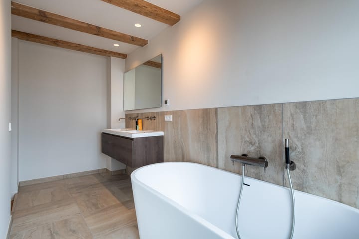 Foto 16 van Warmoesstraat 10-4