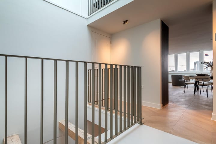 Foto 27 van Warmoesstraat 10-4