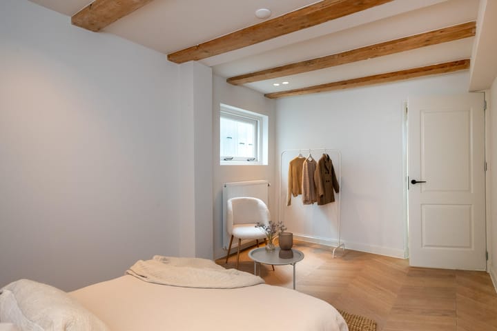 Foto 23 van Warmoesstraat 10-4