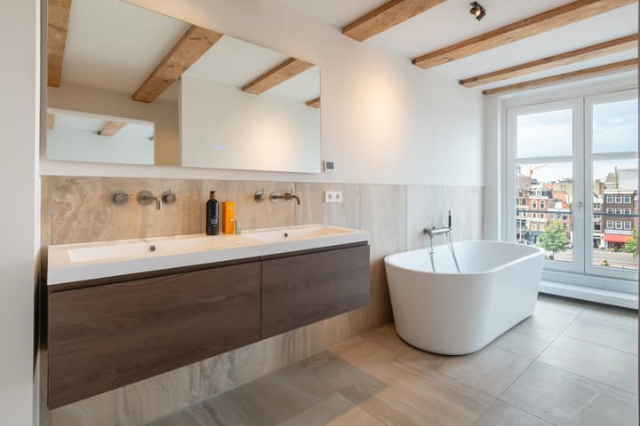 Foto 17 van Warmoesstraat 10-4