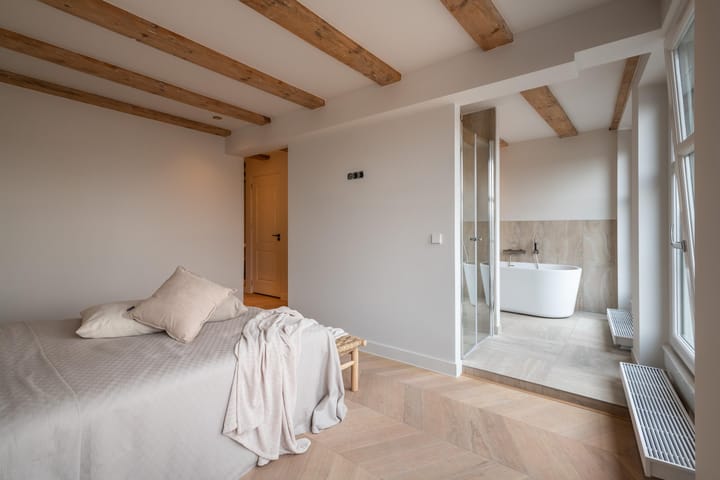 Foto 15 van Warmoesstraat 10-4