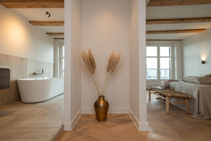 Foto 18 van Warmoesstraat 10-4