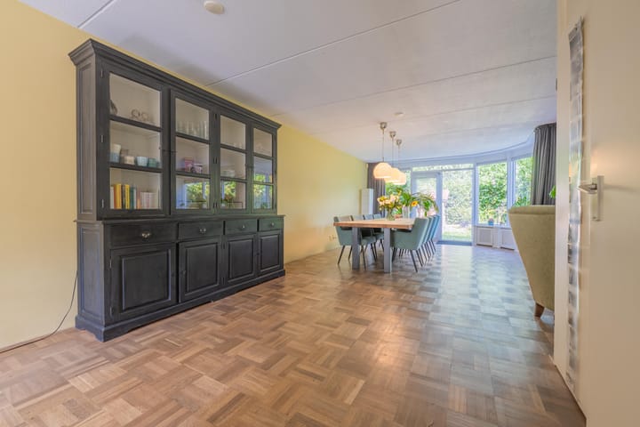 Photo 15 of Bijenstraat 6