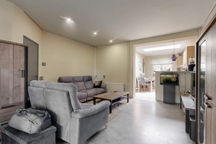 Photo 2 of Esdoornstraat 18