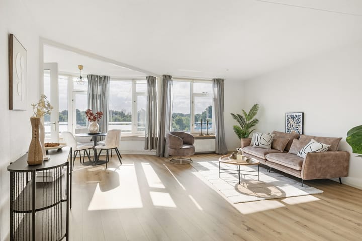 Foto 8 van Aartsbisschop Romerostraat 630