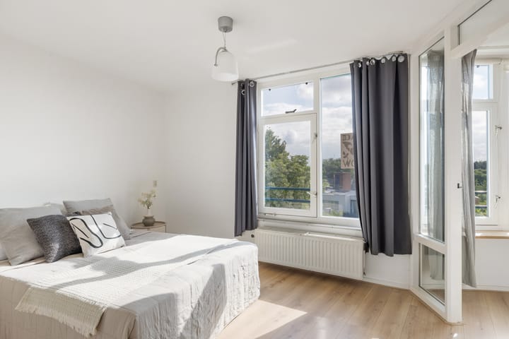 Foto 15 van Aartsbisschop Romerostraat 630