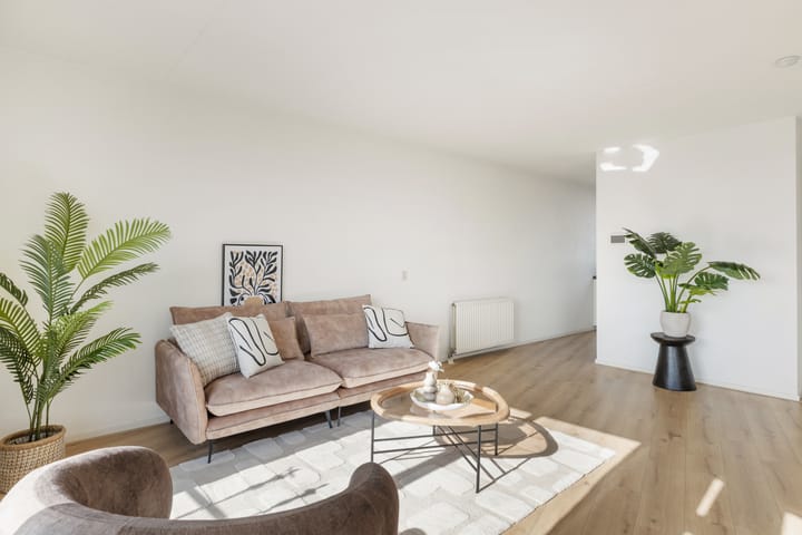 Foto 10 van Aartsbisschop Romerostraat 630