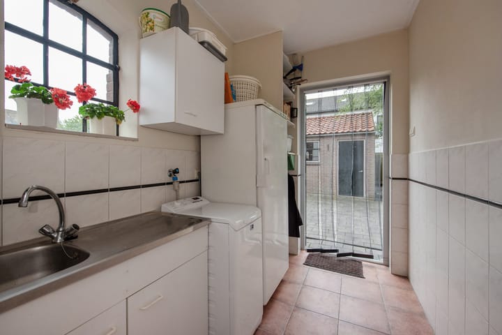 Photo 24 of Delftsestraatweg 89