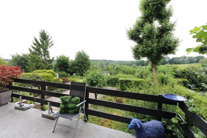 Photo 2 of Karolingenstraat 22