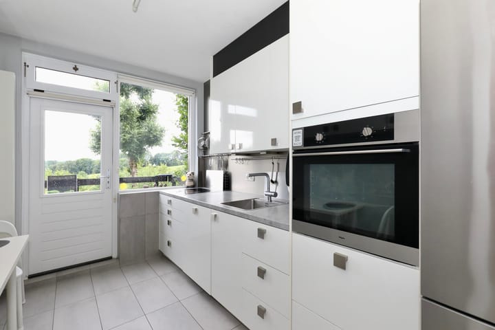 Photo 6 of Karolingenstraat 22