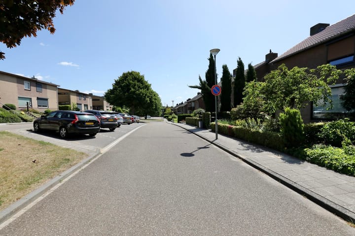 Photo 13 of Karolingenstraat 22