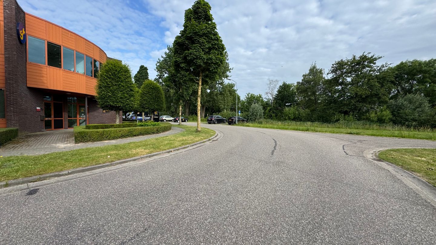 View photo 2 of De Wel 6-c