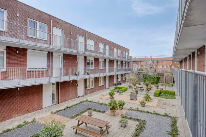 Photo 5 of B.G.J. Berntzenstraat 45