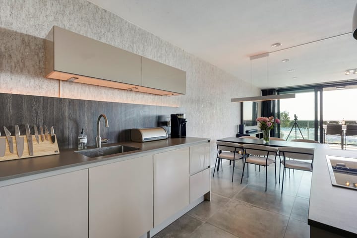 Foto 12 van Anna van Buerenplein 235