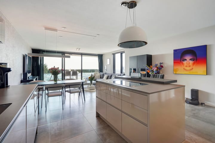 Foto 11 van Anna van Buerenplein 235