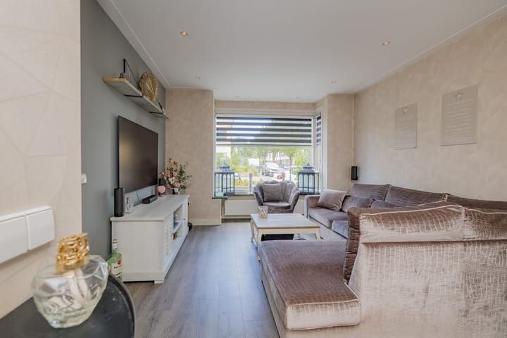 Foto 9 van Dolfijnstraat 208