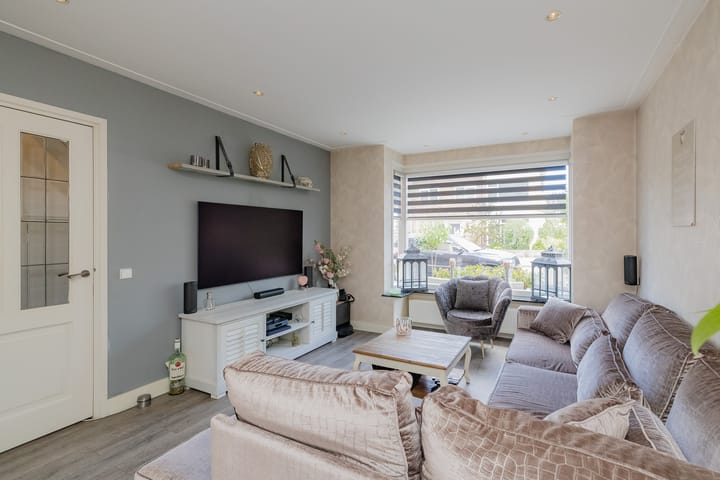 Foto 10 van Dolfijnstraat 208