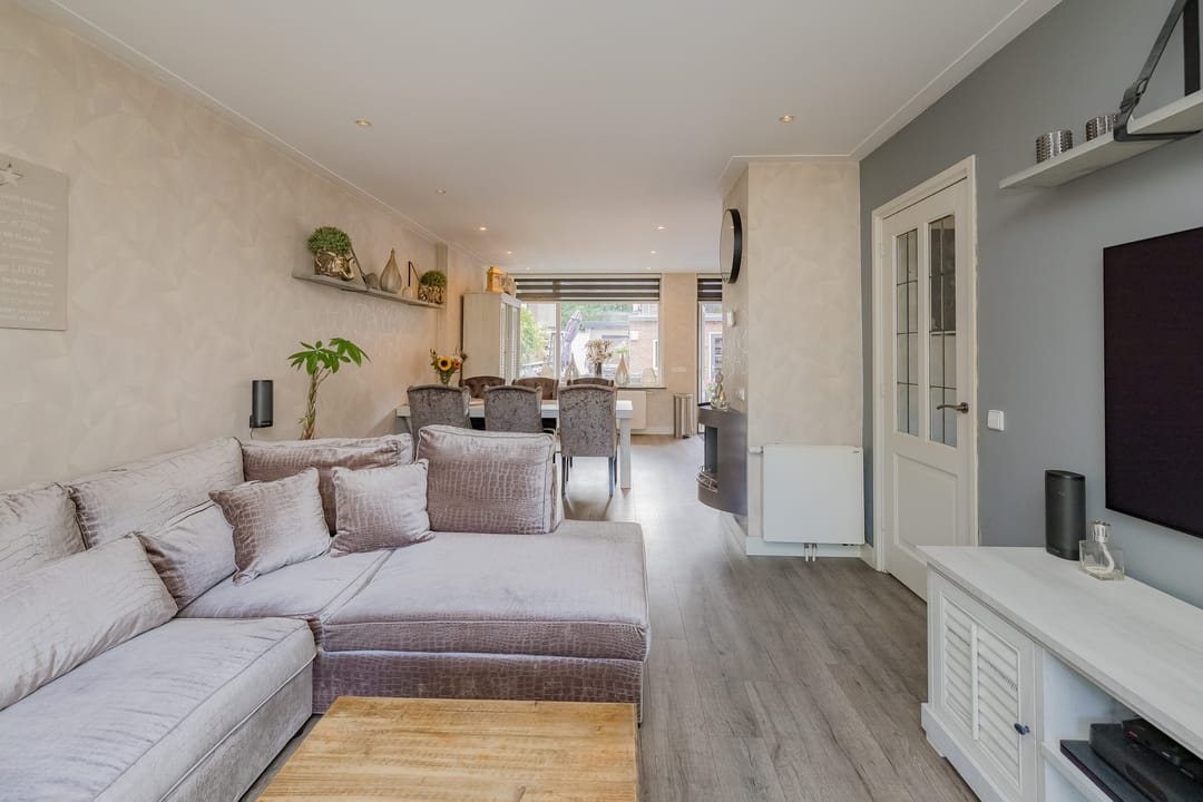 Photo 11 of Dolfijnstraat 208