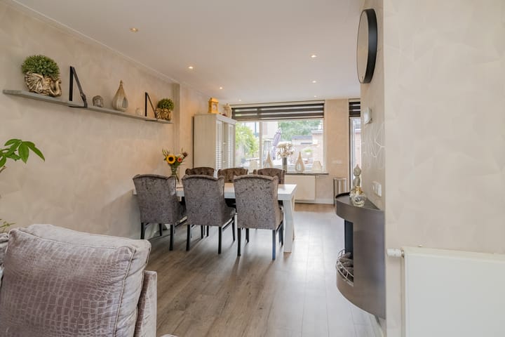 Foto 12 van Dolfijnstraat 208