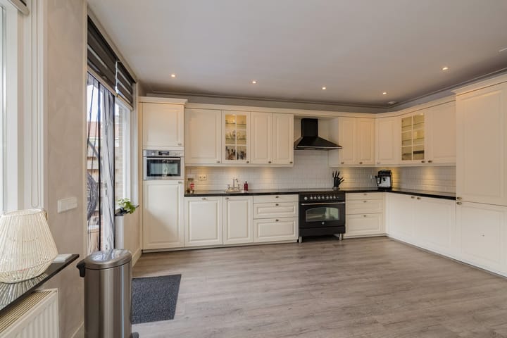 Foto 15 van Dolfijnstraat 208