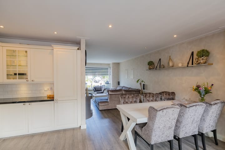 Foto 17 van Dolfijnstraat 208