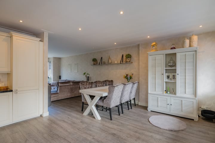 Foto 16 van Dolfijnstraat 208