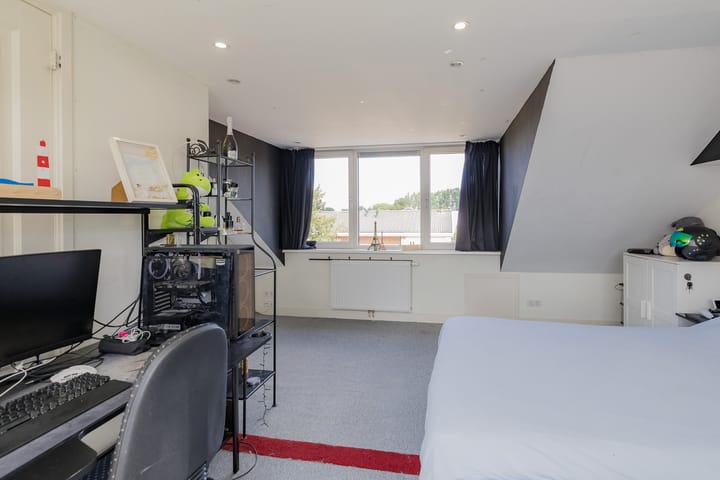 Foto 35 van Dolfijnstraat 208