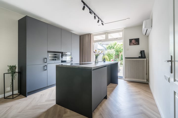 Photo 3 of Overweertstraat 106