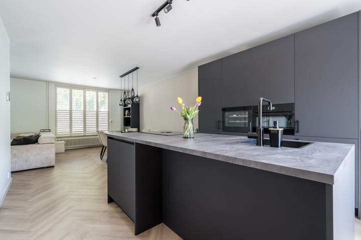 Photo 10 of Overweertstraat 106