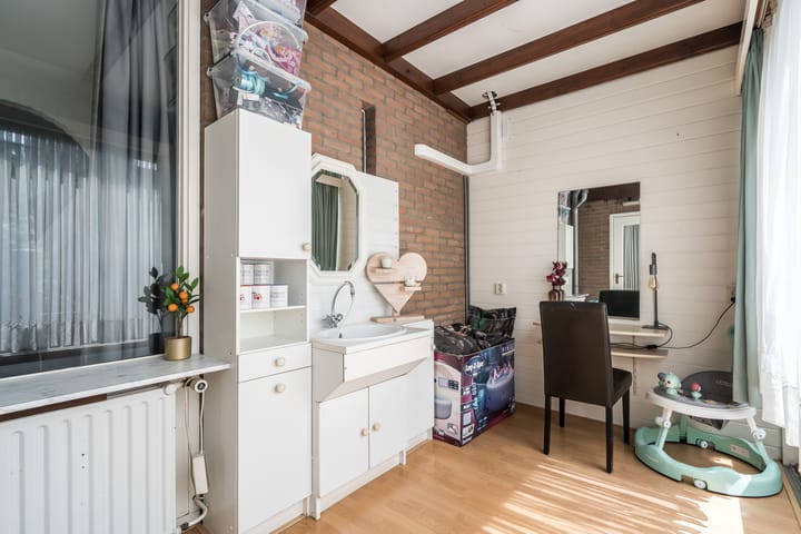 Photo 27 of Overweertstraat 106