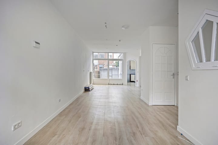 Photo 7 of Paulus Potterstraat 40