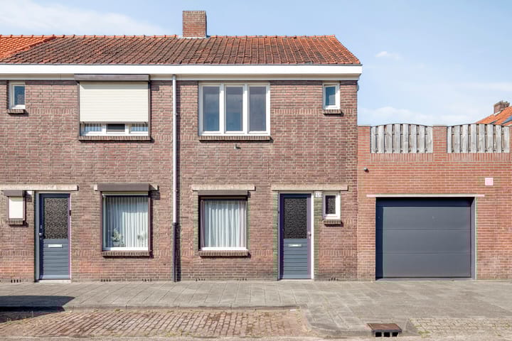 Photo 6 of Oeverstraat 57
