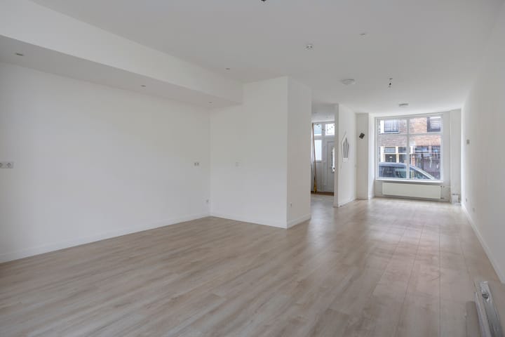 Photo 8 of Paulus Potterstraat 40