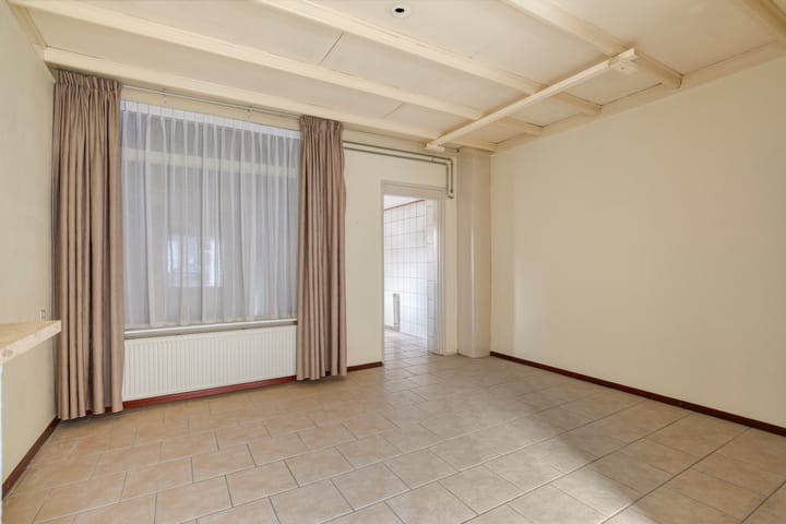 Photo 11 of Oeverstraat 57