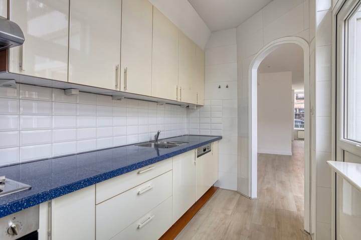 Photo 11 of Paulus Potterstraat 40