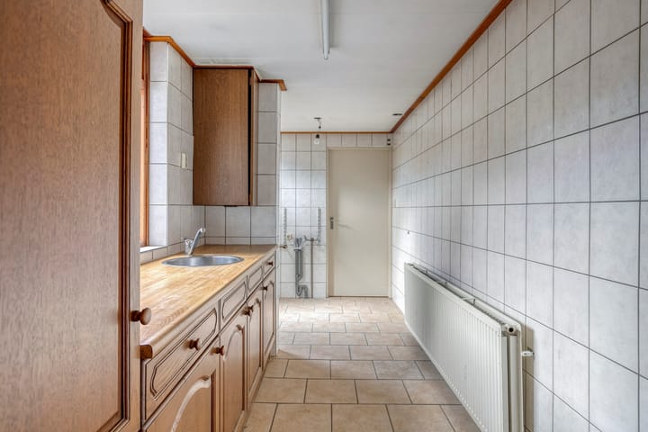 Photo 12 of Oeverstraat 57