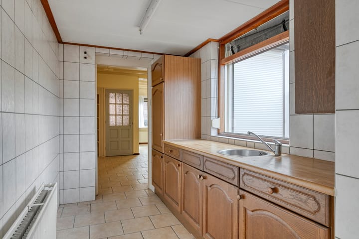 Photo 13 of Oeverstraat 57