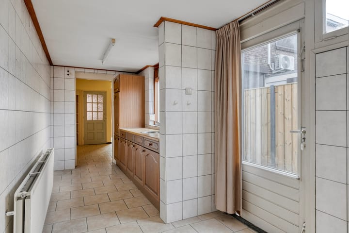 Photo 14 of Oeverstraat 57