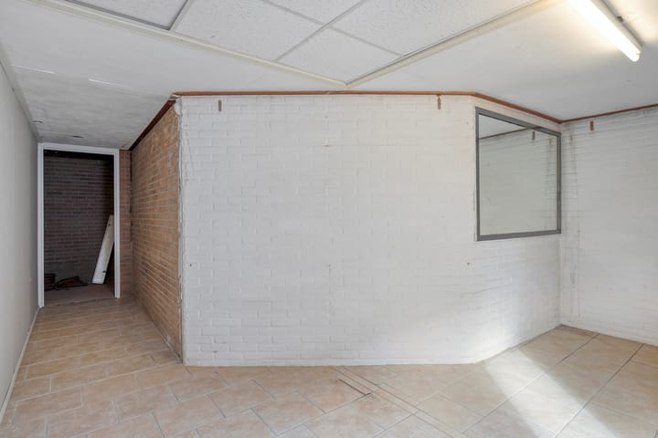 Photo 20 of Oeverstraat 57