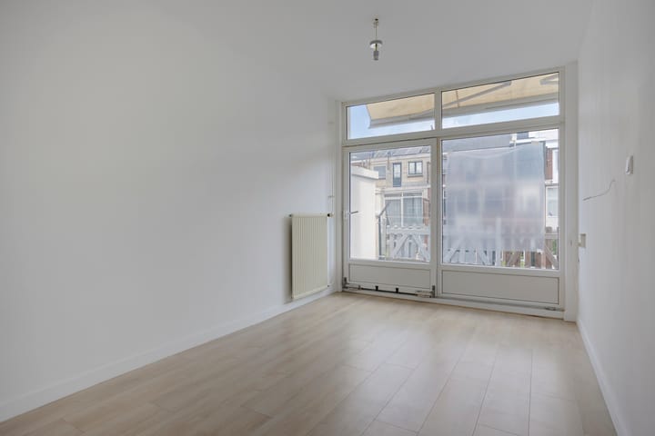 Photo 19 of Paulus Potterstraat 40