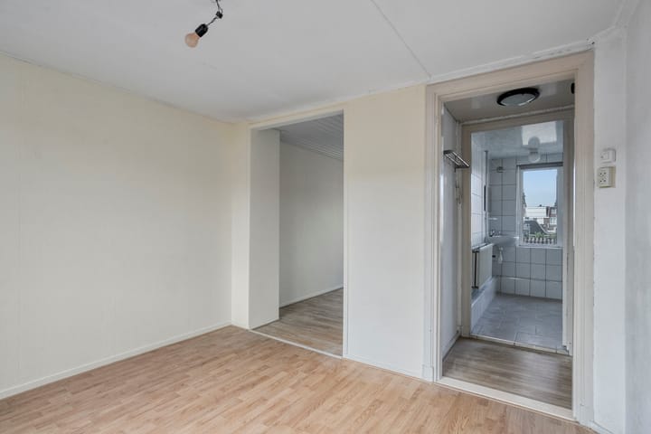 Photo 24 of Oeverstraat 57