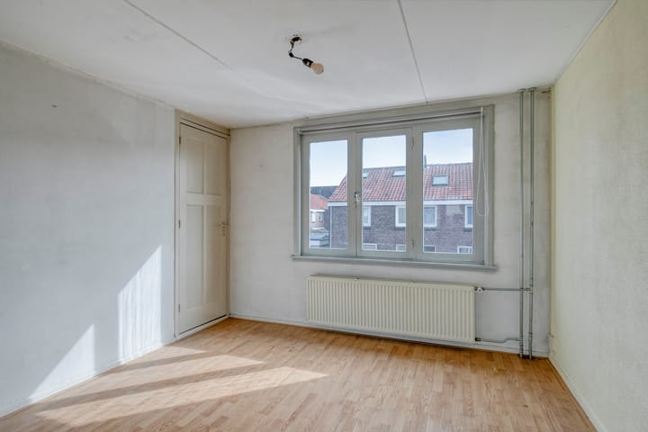 Photo 25 of Oeverstraat 57