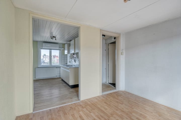 Photo 26 of Oeverstraat 57