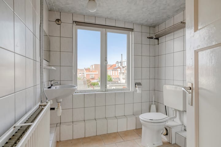 Photo 30 of Oeverstraat 57